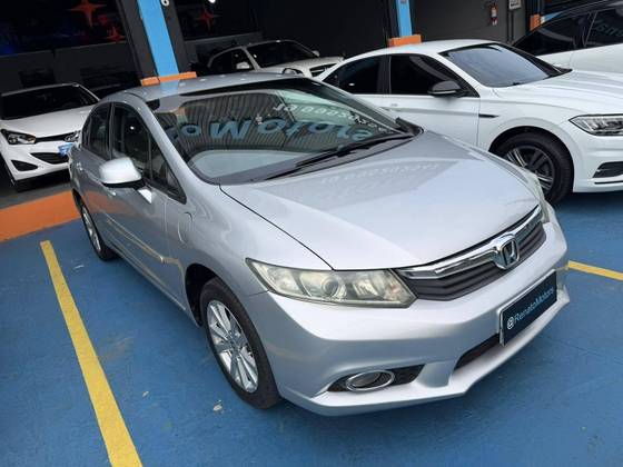 HONDA CIVIC 1.8 LXS 16V FLEX 4P AUTOMÁTICO HONDA CIVIC 1.8 LXS 16V FLEX 4P AUTOMÁTICO